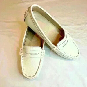 Off white slip on loafer moccasins size 7.5, faux leather.Vegan, NWOT.
